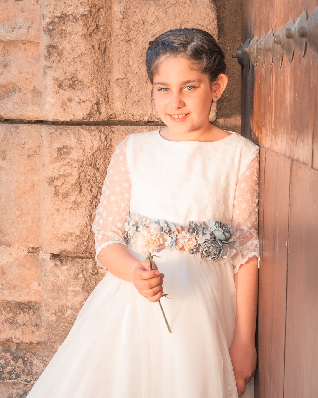 Fotografía de comunión en Sevilla en un entorno natural