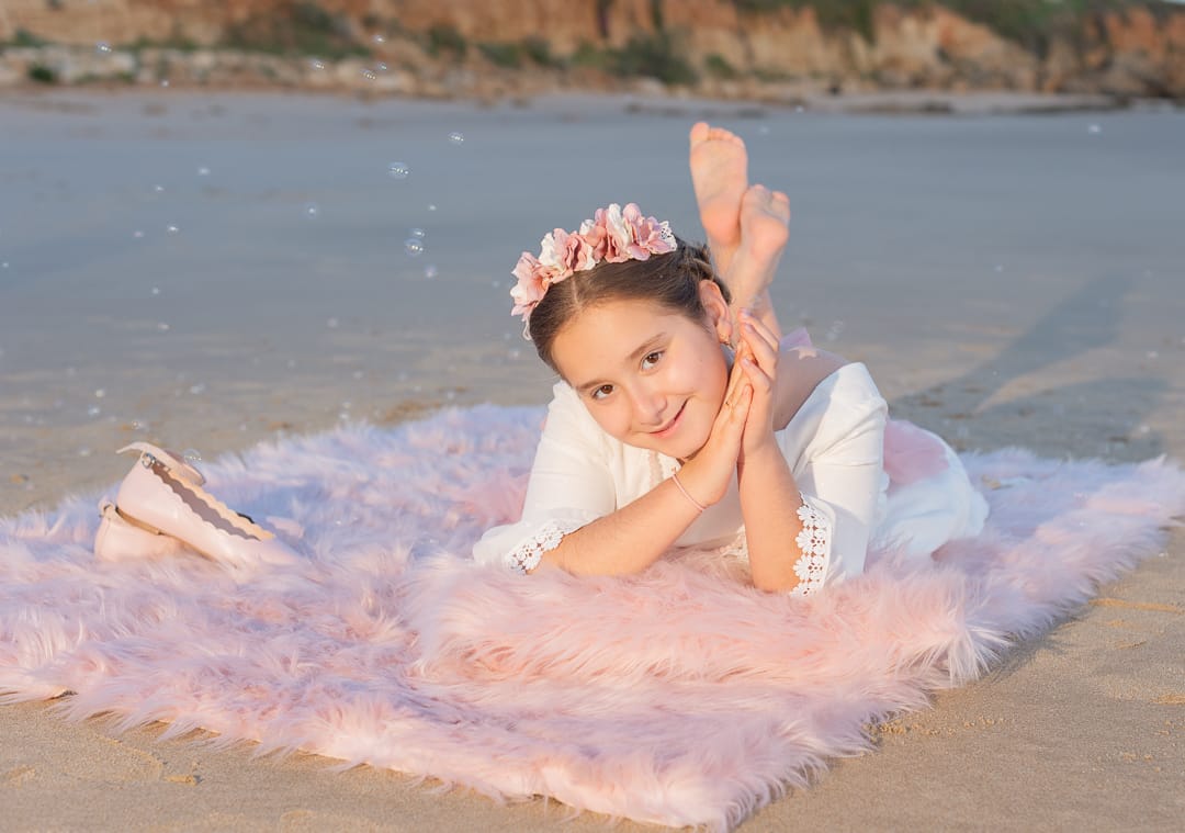 Fotografía de comunión en la playa al atardecer