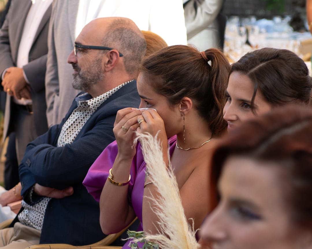 Retrato emoción en boda en exterior