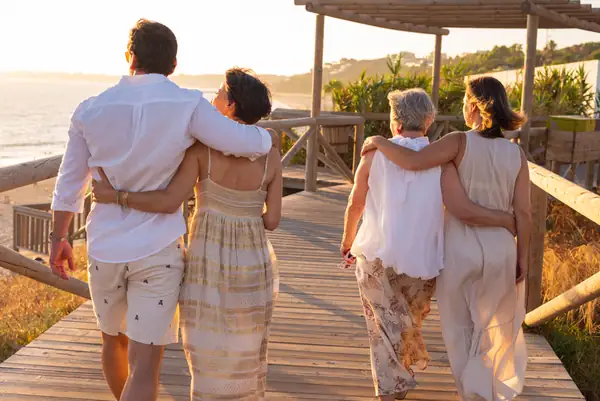 Fotografía de familia en la playa de Cádiz