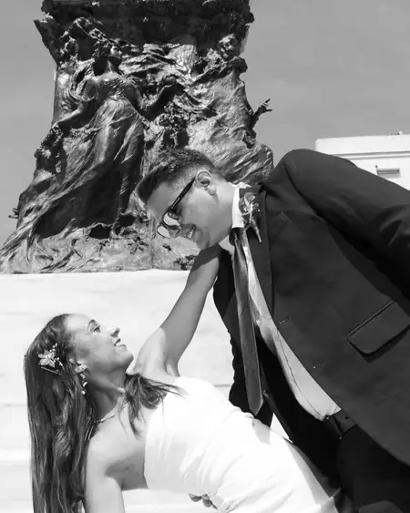 Pareja posando en Cádiz