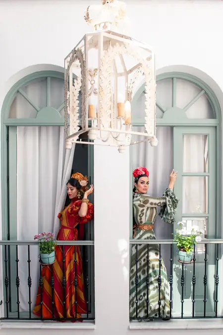 Retrato editorial de moda con tonos cálidos