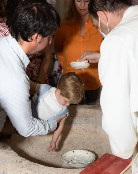 Invitada animando la fiesta durante un evento corporativo