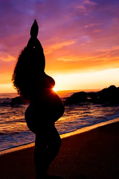 Sesión de embarazo con luz suave