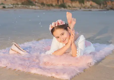 Reportaje de comunión en la playa al atardecer en El Puerto de Santa María